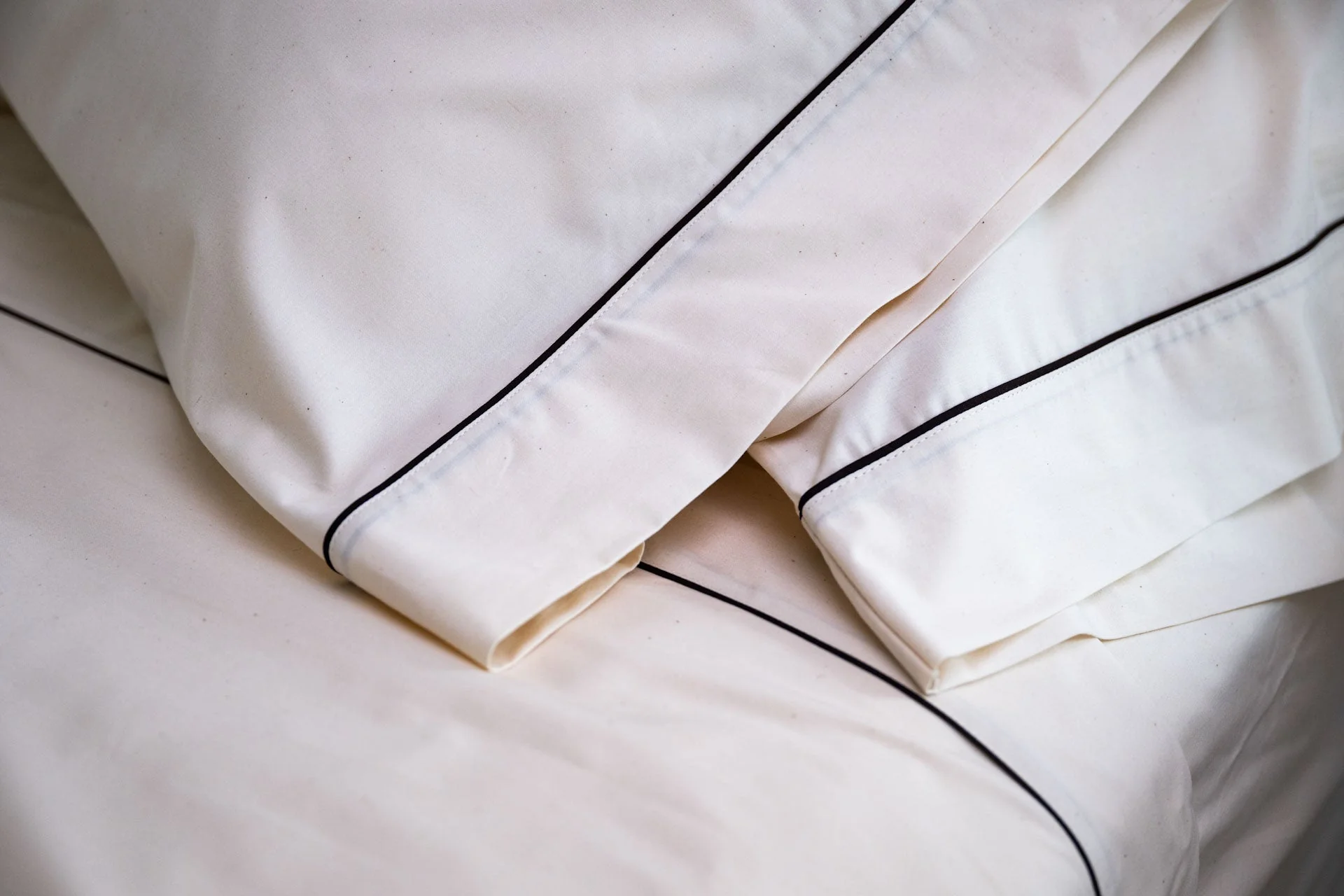 Cotton Piping Design Bed Sheet Set - Image 11